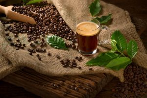 coffee-cup-coffee-beans-EQS3BPE